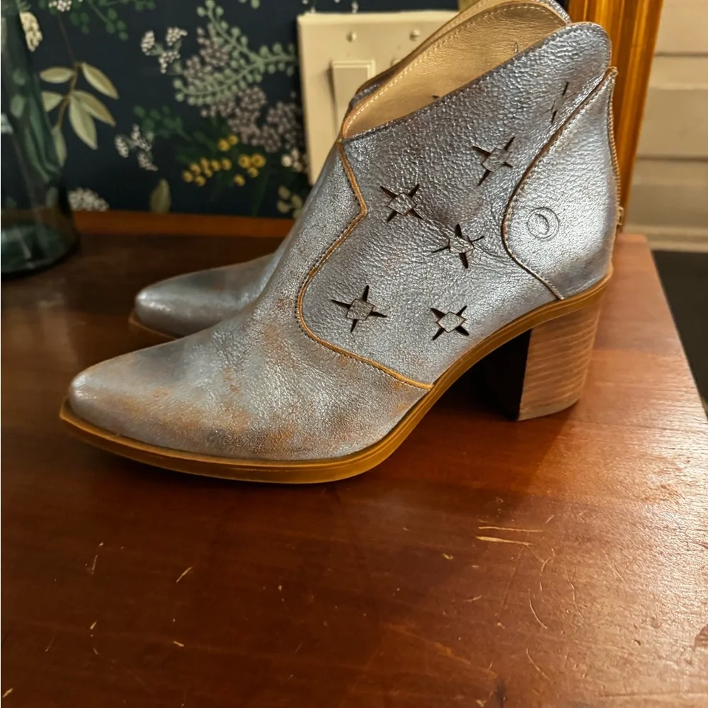 Men's Silver Leather Boots - Picture 3 of 5